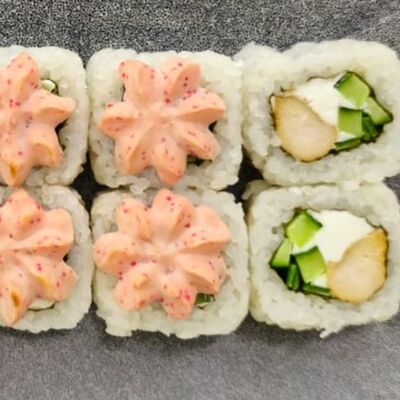 Запеченный ролл с курицей терияки в Соус Азия по цене 320 ₽