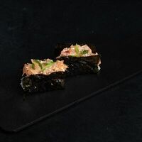 Острые суши с лососем в Loft Sushi