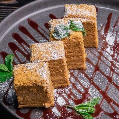 Медовик в The Kabak по цене 680 ₽