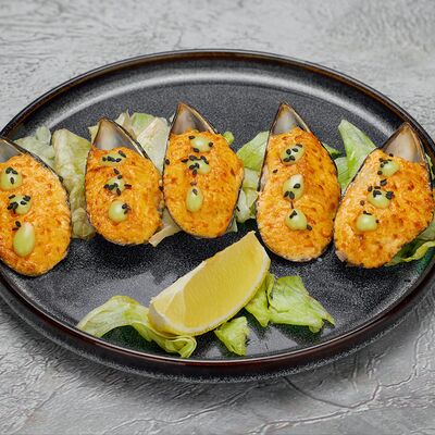 Запеченные мидии, спайси соус в 19 Лунка по цене 540 ₽