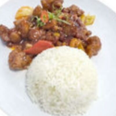 23. Рис с филе курицы, арахисами и огурцами в Чайна-Рай по цене 750 ₽