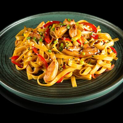 Лапша вок с курицей в Вкус и лосось по цене 415