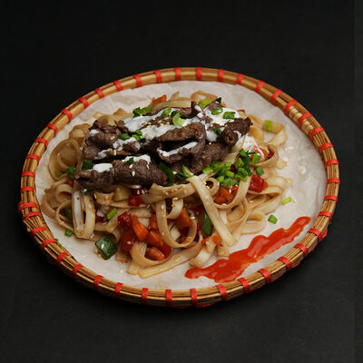 Удон говядина в Pho Tom по цене 310 ₽