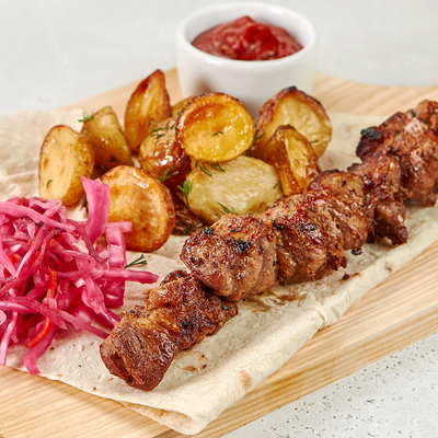 Шашлык из свиной шеи с картофелем беби и капустой по-Грузински упак. Д в Bazar по цене 489 ₽