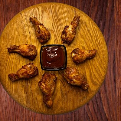 Крылышки Баффало с соусом BBQ в Pipirolly по цене 560 ₽