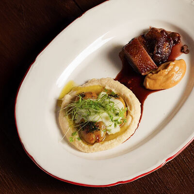 Томленый гусь с картофелемв Гусь в яблоках по цене 1570 ₽