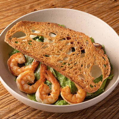 Цезарь с креветками и жареным сыром халуми в Горыныч по цене 1290 ₽