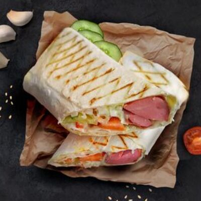 Шаурма с сосиской в Галерея вкусов по цене 216 ₽