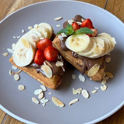 Клубника и банан в шоколаде в BUENO cafe по цене 760 ₽