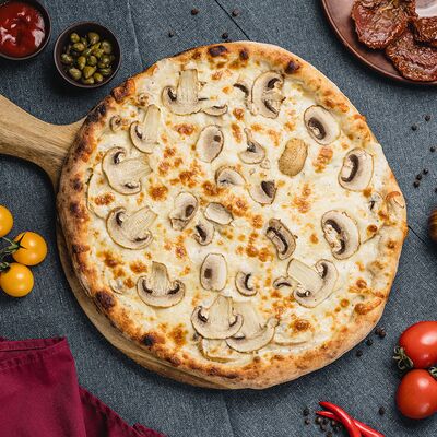 Пицца с грибамив Суши & Саке Izakaya Bar по цене 670 ₽