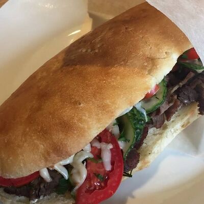 Люля-кебаб из говядины в лепешкев Мангал хаус по цене 460 ₽