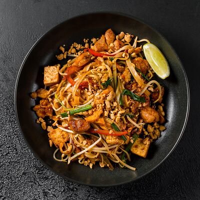 Пад тай с курицей в WOOJI по цене 660 ₽