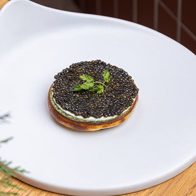 Оладушек на кефире со сметаной в М2 Органик Клуб Патриаршие по цене 1000 ₽