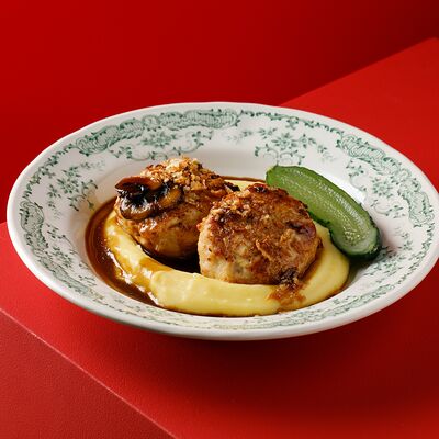 Куриные котлеты с картофельным пюре в Hitch по цене 1110 ₽