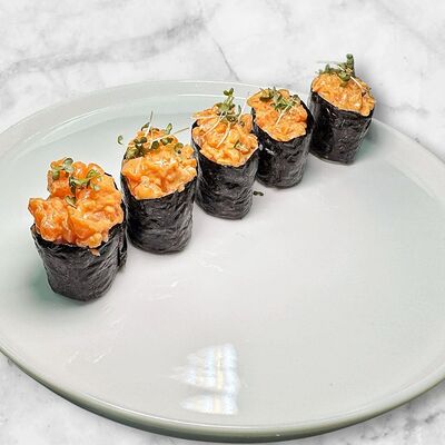 Гункан с лососем в Маяк дзиро по цене 669 ₽