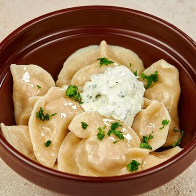 Пельмени с бараниной, сметаной, чесноком и зеленью S в Лепим сами по цене 389 ₽