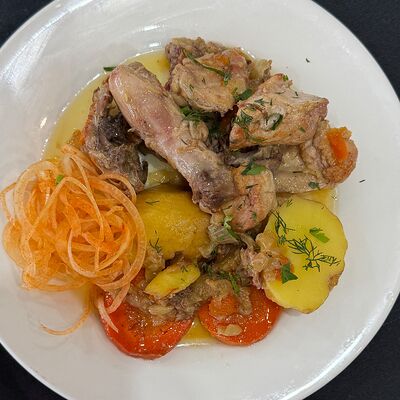 Казан кебаб куриныйв Чойхона Хаким Ака по цене 520 ₽