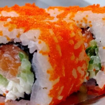 Калифорния с лососем в Пицца Рак и Суши по цене 850 ₽