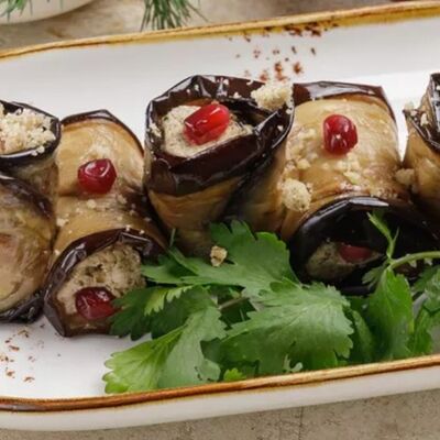 Рулетики из баклажанов с грецким орехом в Добрый Грузин по цене 520 ₽