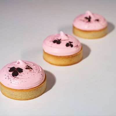 Набор ягодных тарталеток в ТРУФ кондитерский цех по цене 1790 ₽