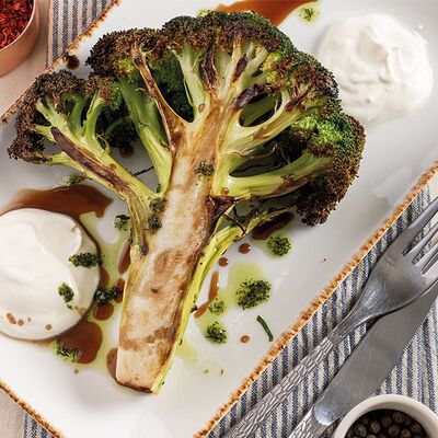 Запеченная на мангале брокколи с винным соусом в Кавказ по цене 210