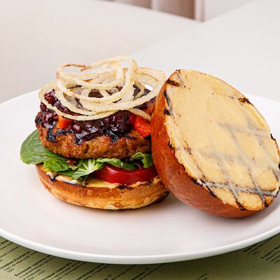 Бургер из индейки в М2 Органик Клуб Зиларт по цене 1320 ₽