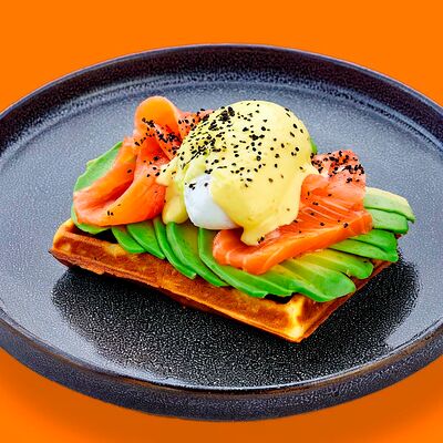 Вафля с семгой, авокадо с крем-фетой в Молния по цене 4300 ₸