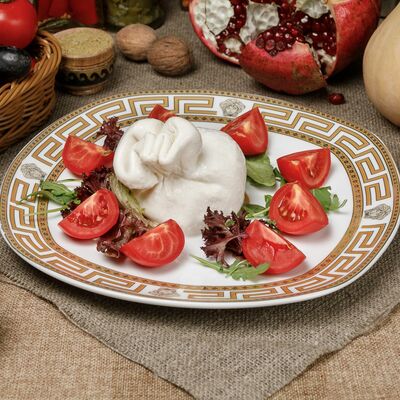 Буррата с томатами в Шашлычный дворик по цене 1200 ₽