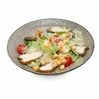 Салат Цезарь с курицей в Garage