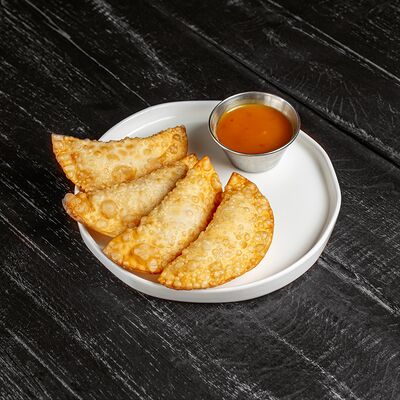 Мини-чебуреки с крабом и соусом манго в Я тебя люля по цене 710 ₽