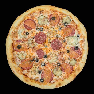 Пицца С огурцами и колбасой в Суши ЭДО по цене 999 ₽