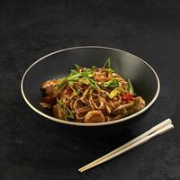 Лапша с креветками, чесноком и имбирем в Feromon