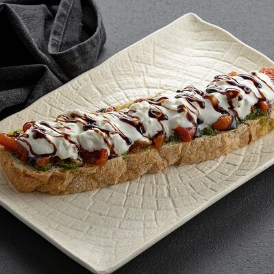 Брускетта с печеным перцем и страчателлой в Jager Meet to Eat по цене 780 ₽