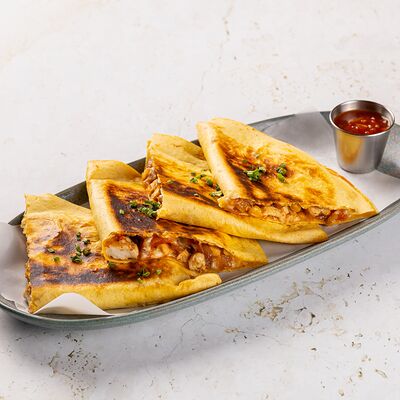 Кесадилья с курицей в Shashlyk Pub по цене 3730 ₸