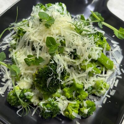 Брокколи под сыром в Чили Gurman Сlub по цене 200 ₽