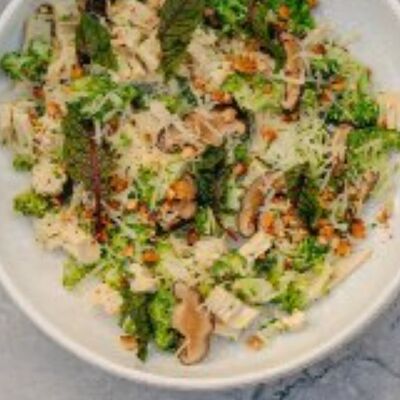 Салат с соевой спаржей и брокколи в Сэт по цене 470 ₽