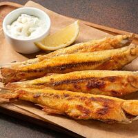 Жареная корюшка в Harat's Irish Pub