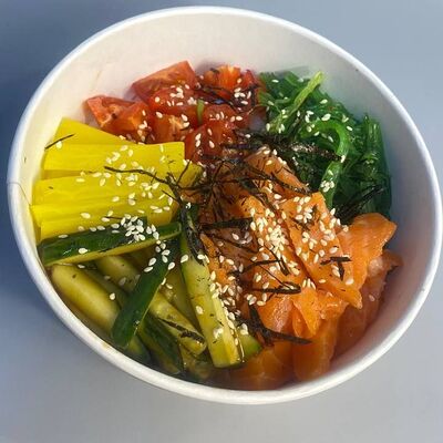 Поке с лососемв Sushiap по цене 485 ₽