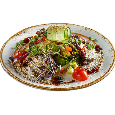 Салат с телятиной, сыром и овощами в ИТЛЕ Стейк-кафе Halal по цене 525