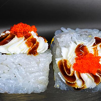 Канада-роллс в Роллс Ройс Суши по цене 650 ₽