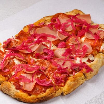 Пицца студенческая ветчина-колбаски в Pizzatta по цене 450 ₽