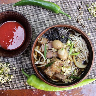 Рамен со свининой в АрисА - лавка азиатской еды по цене 450 ₽