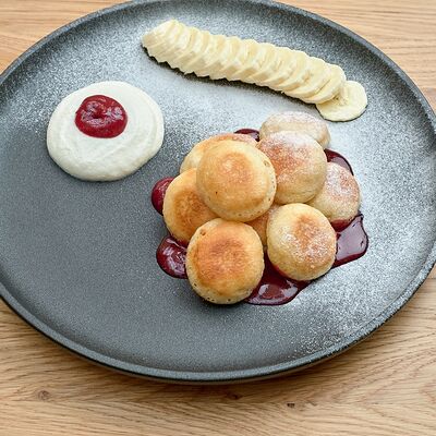 Оладьи с малиновым соусом в Местные по цене 790 ₽