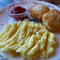 Куриные биточки с пюре в La Costa