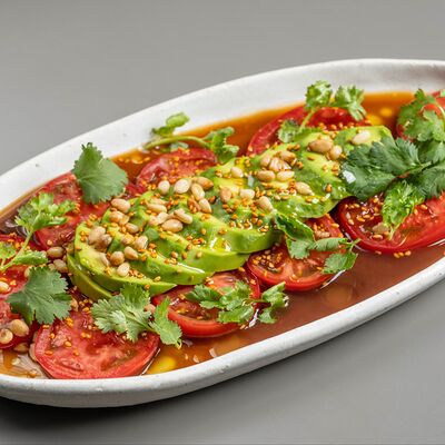 Сладкие помидоры с авокадо и томатным шисо в Myst по цене 1160 ₽