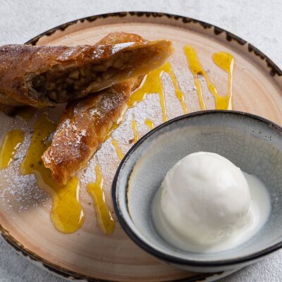 Штрудель яблочный в Сакура по цене 450 ₽