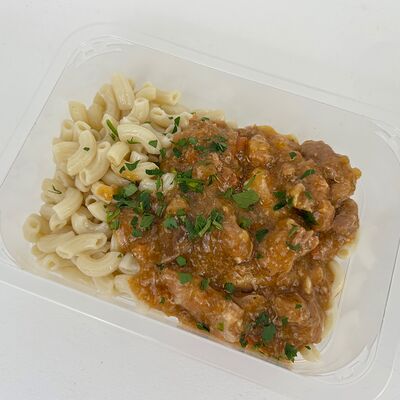 Поджарка из свинины с макаронами в Gost Food по цене 300 ₽