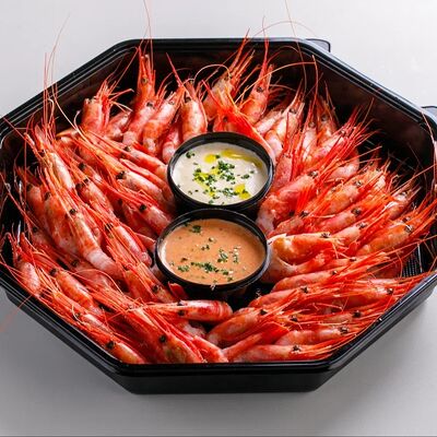 Магаданские креветки с коктейльным и икорным соусом в Crevette по цене 2300 ₽
