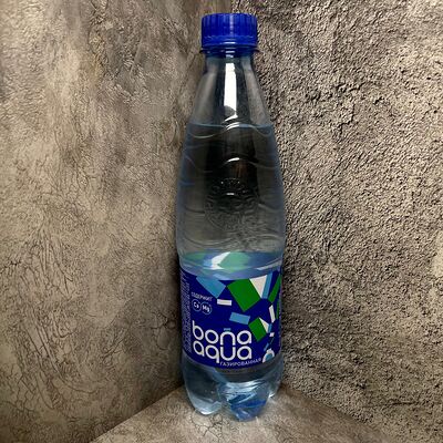 BonAqua газированная в Красная королева по цене 220 ₽