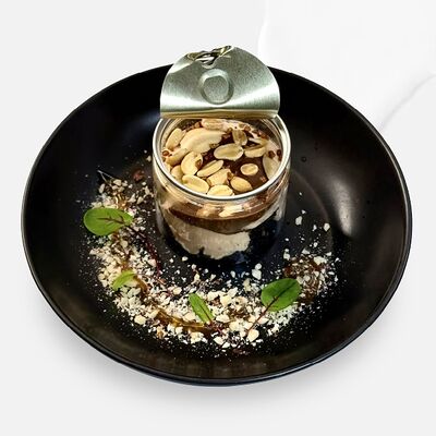 Шоколадный с арахисом и карамелью в Caviar по цене 520 ₽